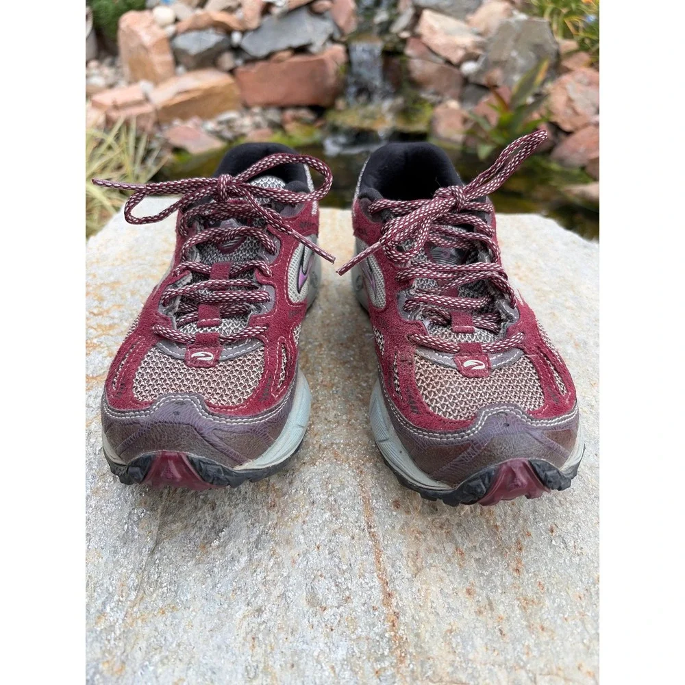 Brooks Cascadia Womens 7.5 Trail Running Shoes Burgundy Grey 1200701B659